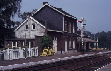 AS  81-6568.jpg